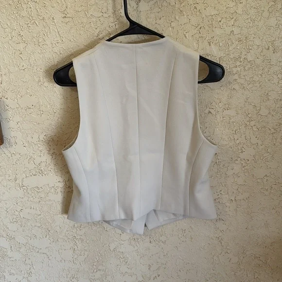 SPANX® Carefree Crepe Vest Top w/ No-Show Coverage. - Picture 5 of 14